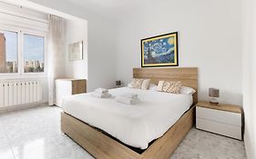 Besos - Bright Apartment Close To Congress & Port